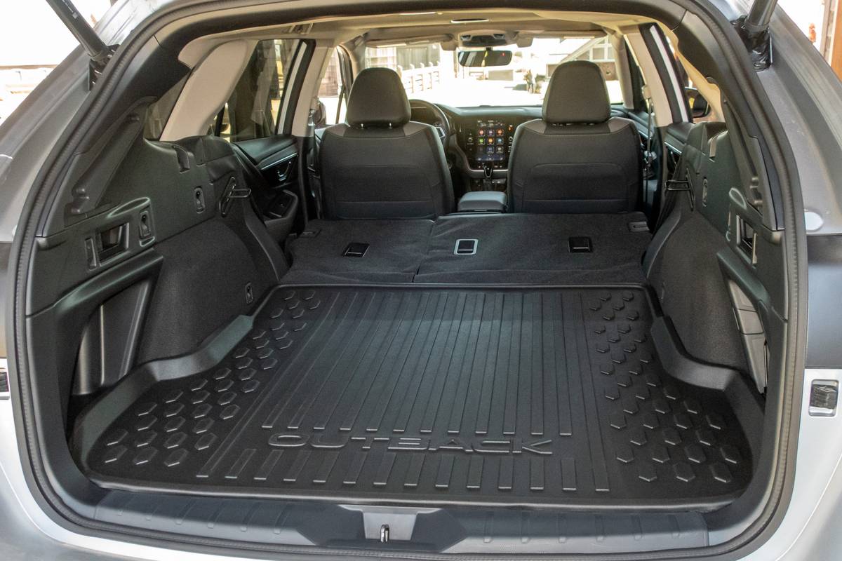 subaru outback 2020 22 folding seats  interior  trunk jpg