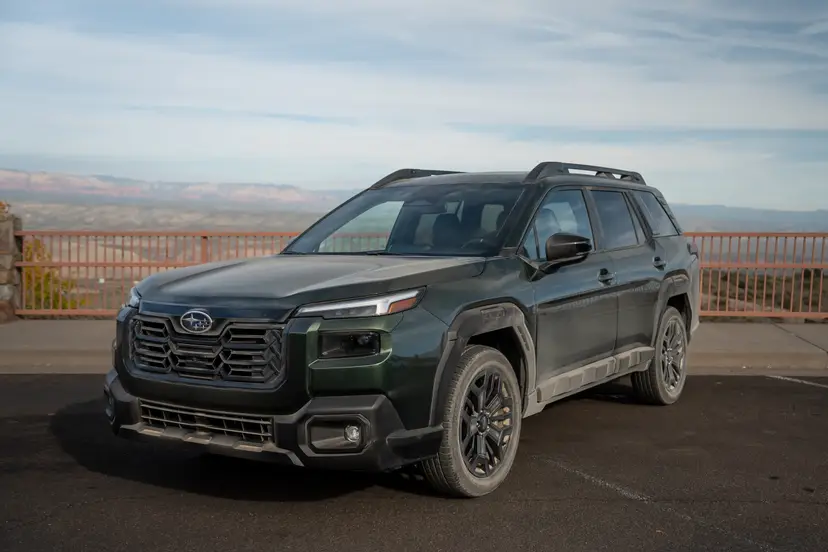 subaru-outback-2026-01-exterior-front-angle-green