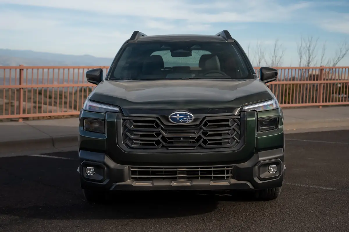 subaru outback 2026 02 exterior front green scaled jpg