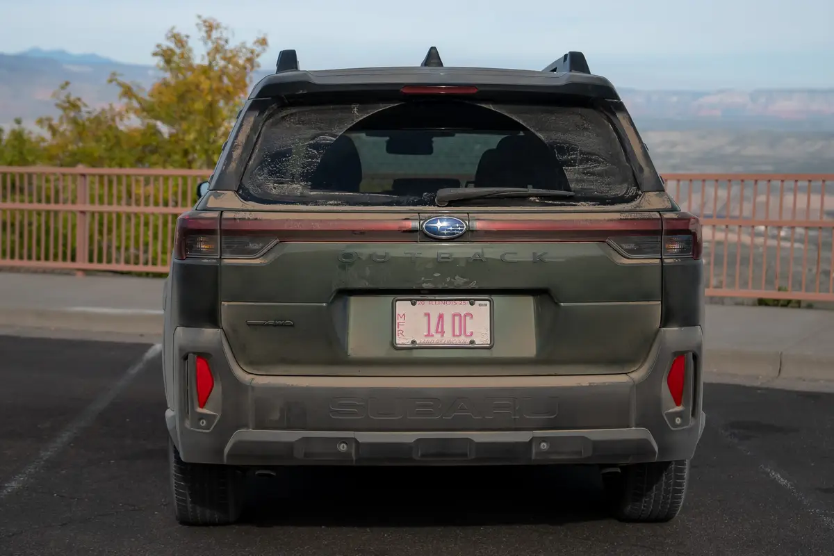 subaru outback 2026 07 exterior rear green scaled jpg