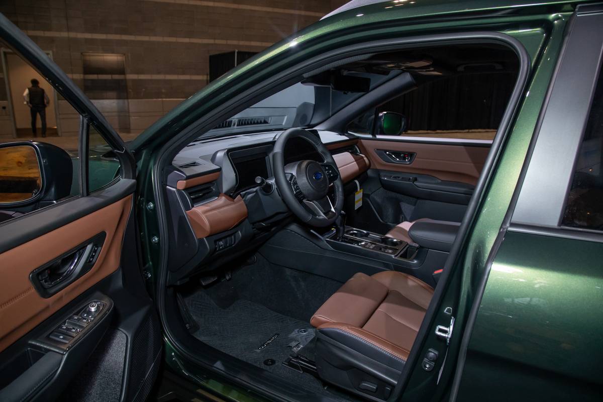 subaru outback 2026 08 interior front row cas jpg