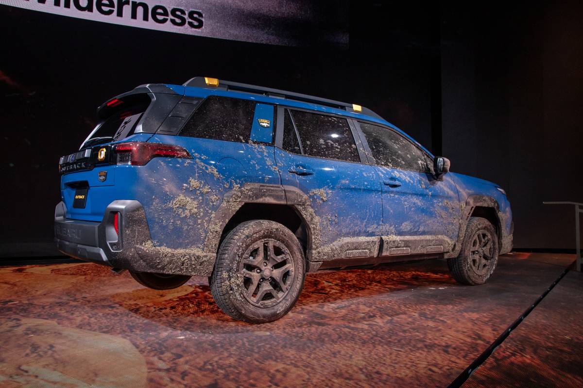 subaru outback wilderness 2026 03 exterior rear angle cas jpg