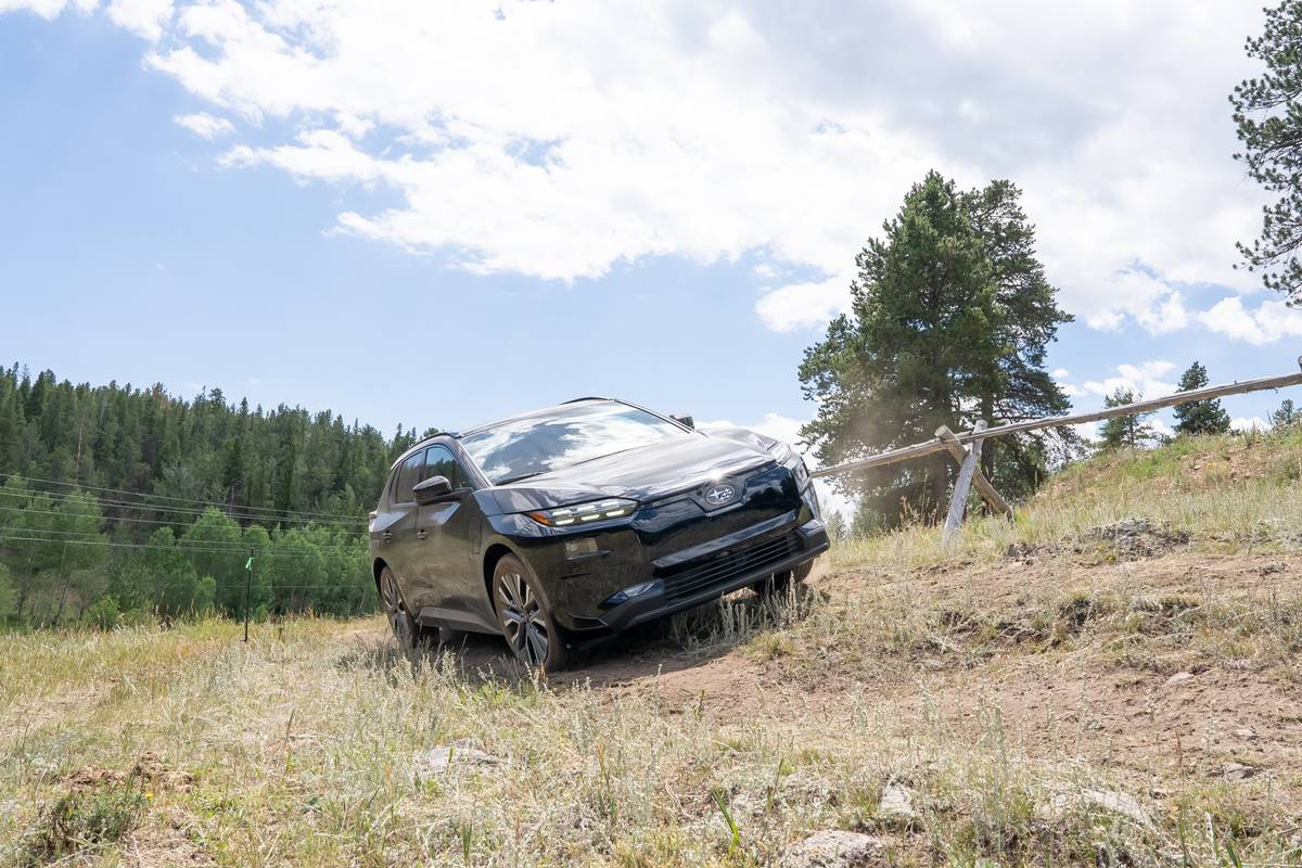 subaru solterra 2026 02 exterior dynamic offroad front angle jpg