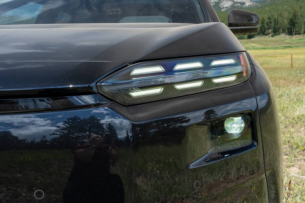 subaru solterra 2026 10 exterior headlight jpg