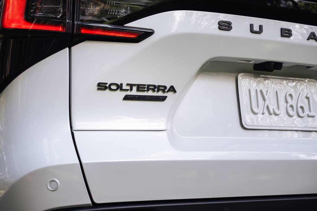 subaru solterra 2026 13 exterior rear badge jpg