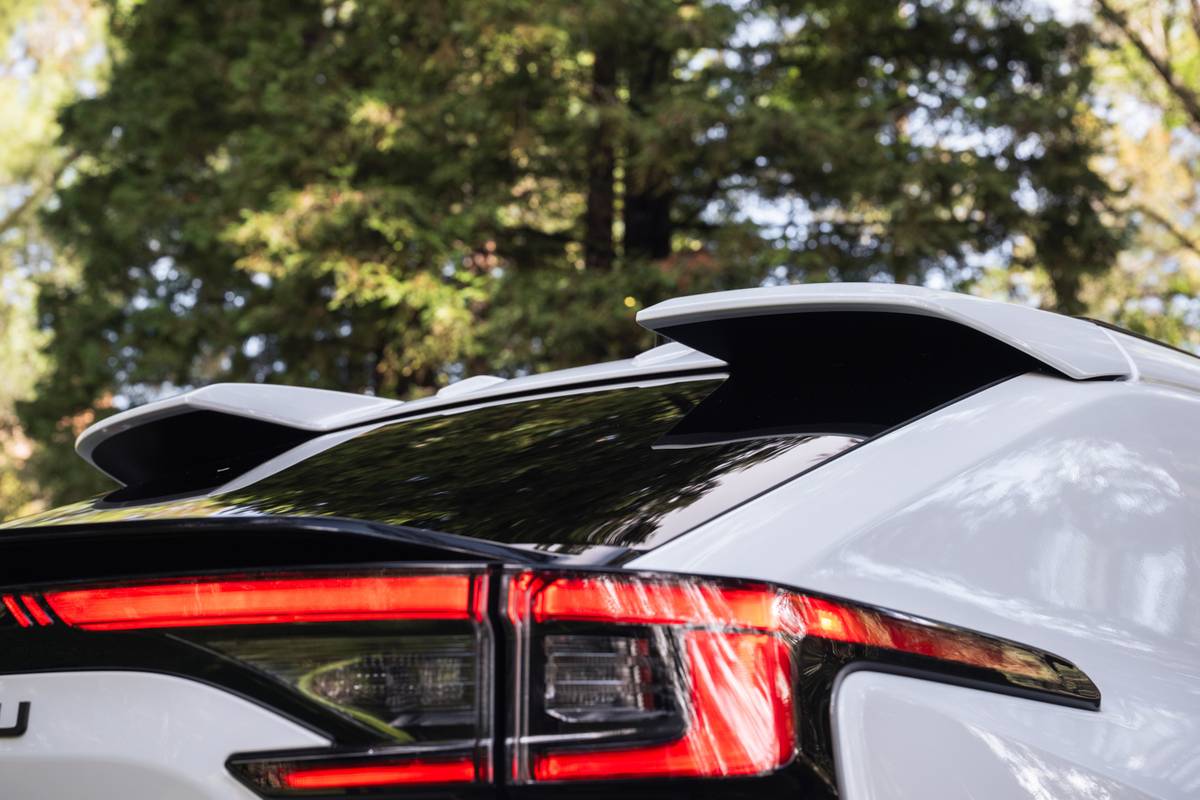 subaru solterra 2026 15 exterior rear detail jpg