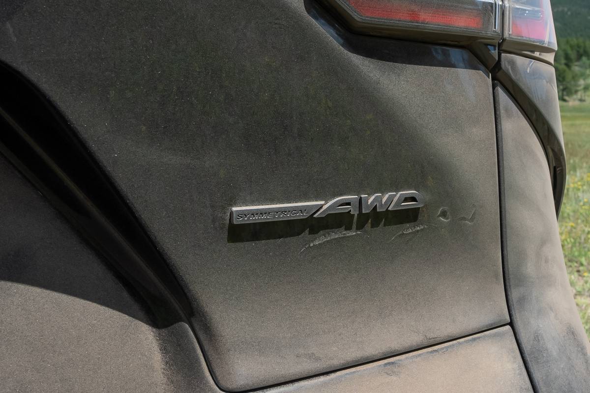 subaru solterra 2026 22 exterior rear badge jpg