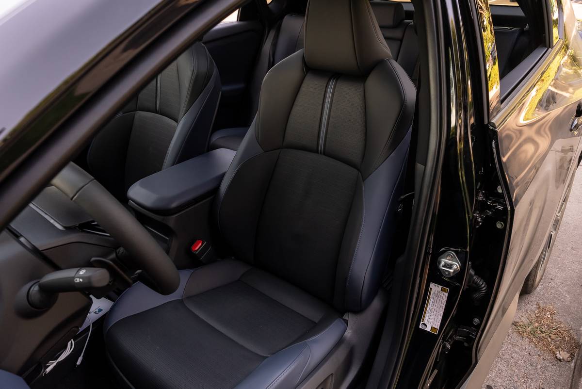 subaru solterra 2026 26 interior front row seat jpg