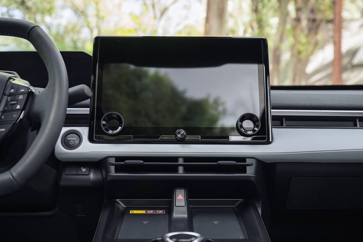 subaru solterra 2026 28 interior center stack display jpg