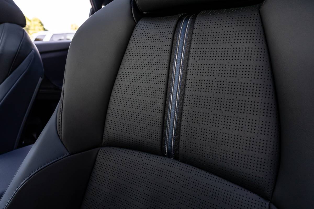 subaru solterra 2026 28 interior front row seat jpg