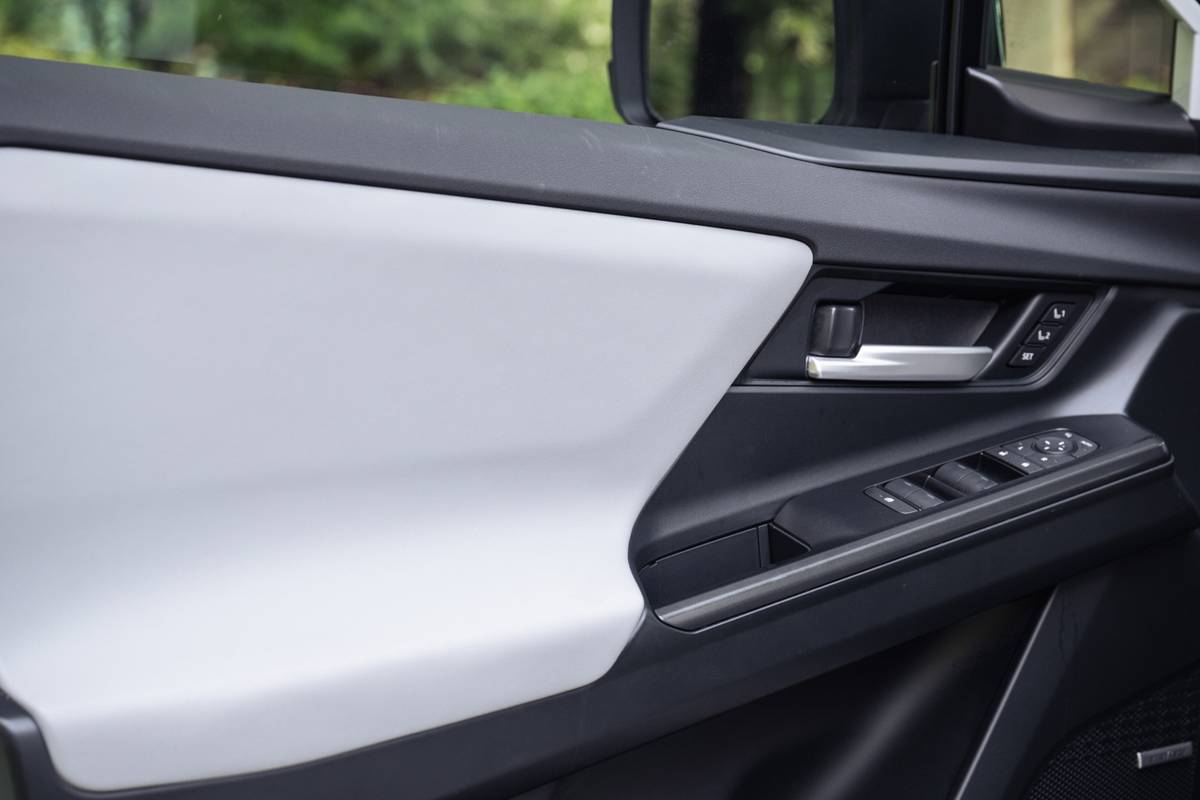 subaru solterra 2026 34 interior door jpg