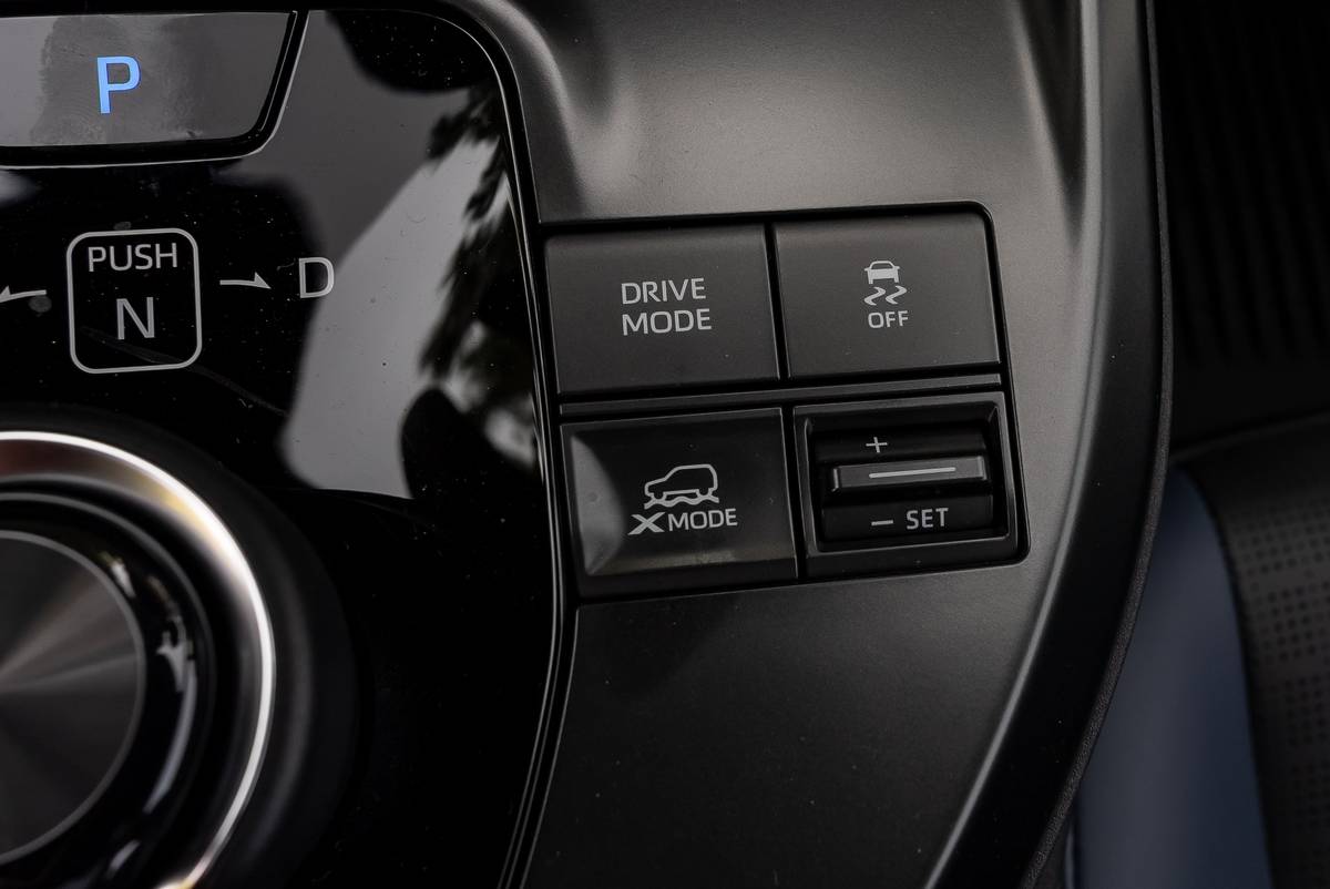 subaru solterra 2026 42 interior center console controls jpg