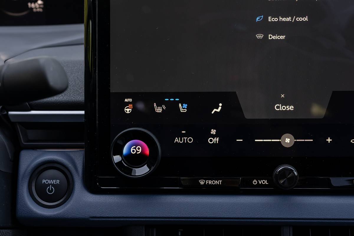 subaru solterra 2026 44 interior climate control jpg