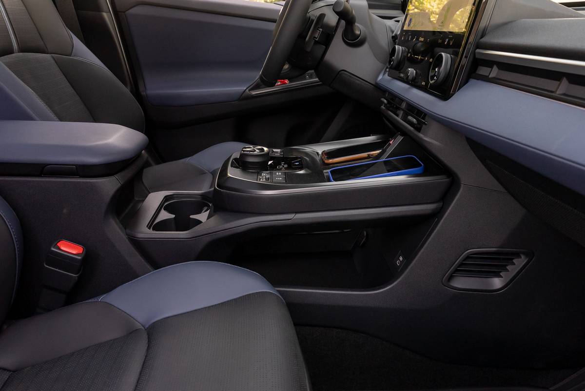 subaru solterra 2026 53 interior center console cargo jpg