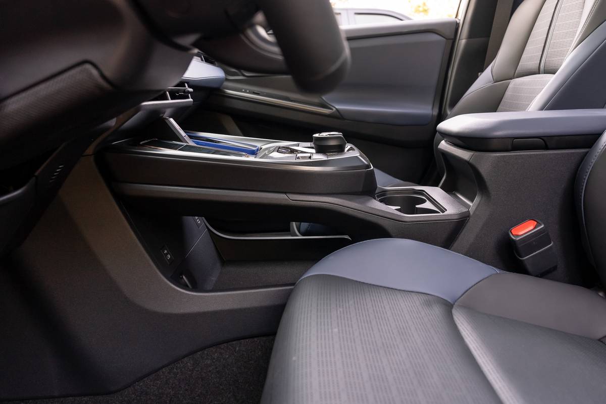 subaru solterra 2026 54 interior center console cargo jpg