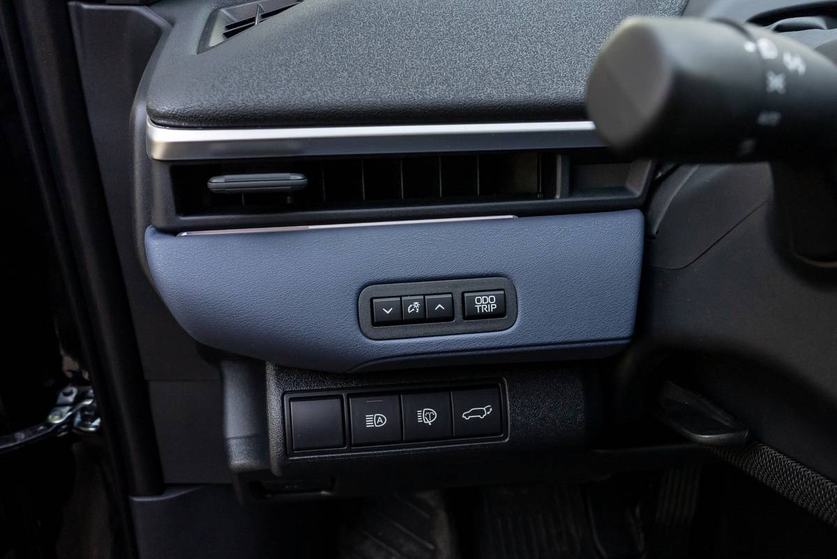 subaru solterra 2026 56 interior dashboard controls jpg