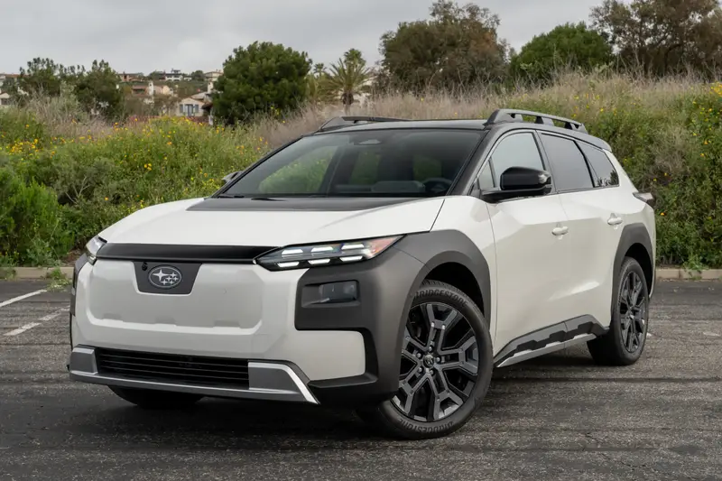 subaru-trailseeker-2026-01-exterior-front-angle-white