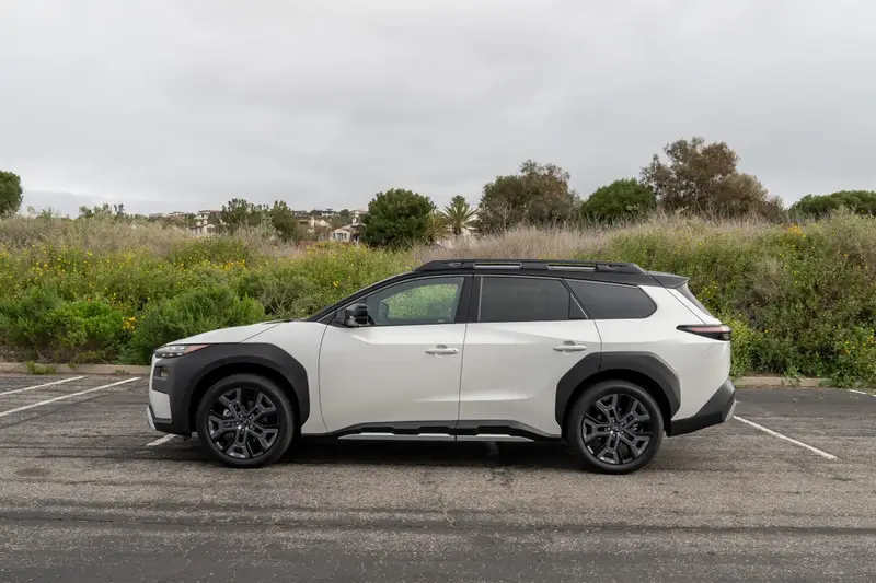 subaru-trailseeker-2026-03-exterior-profile-white