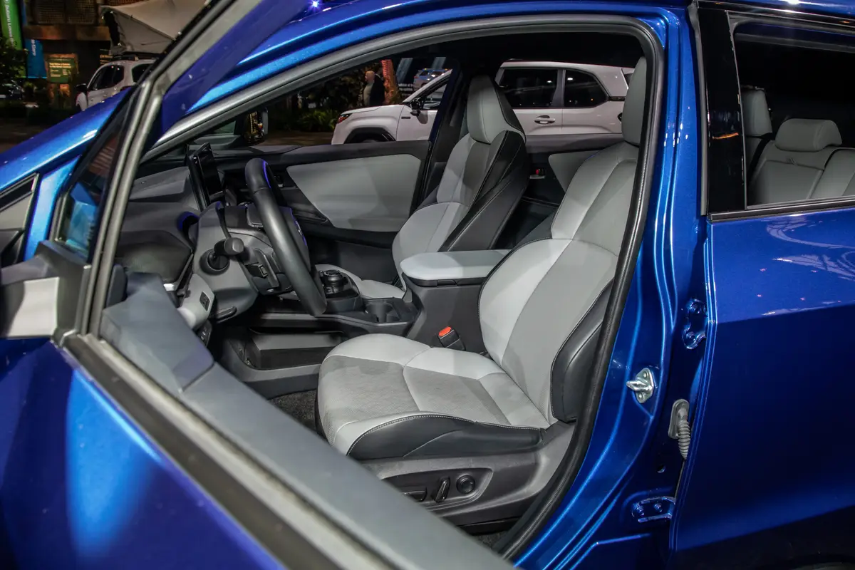 subaru trailseeker 2026 05 interior front row seat cas scaled jpg