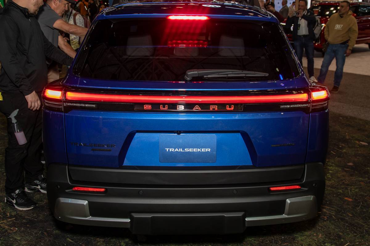 subaru trailseeker 2026 13 exterior rear jpg