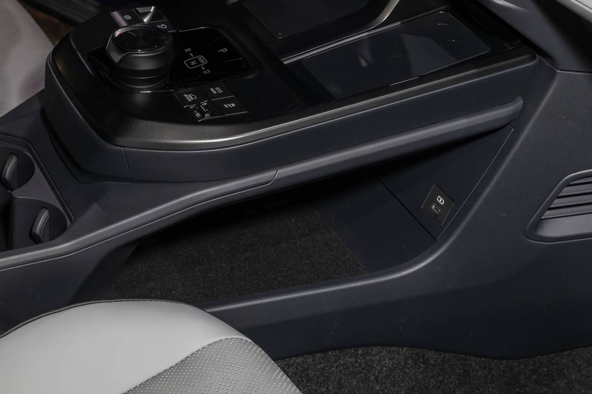 subaru trailseeker 2026 29 interior center console jpg