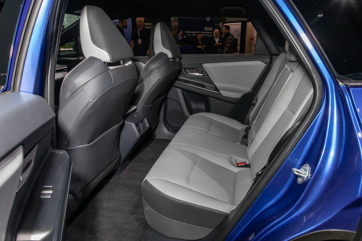 subaru trailseeker 2026 32 interior backseat jpg