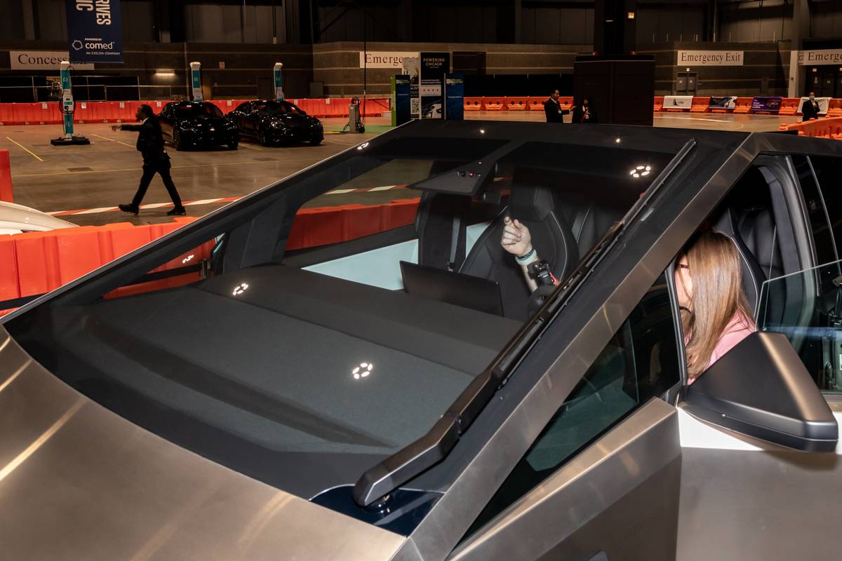 tesla cybertruck 2024 04 exterior front jpg