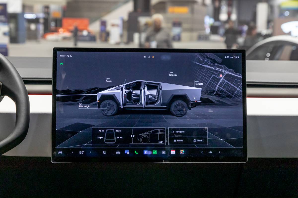 tesla cybertruck 2024 11 interior front row jpg