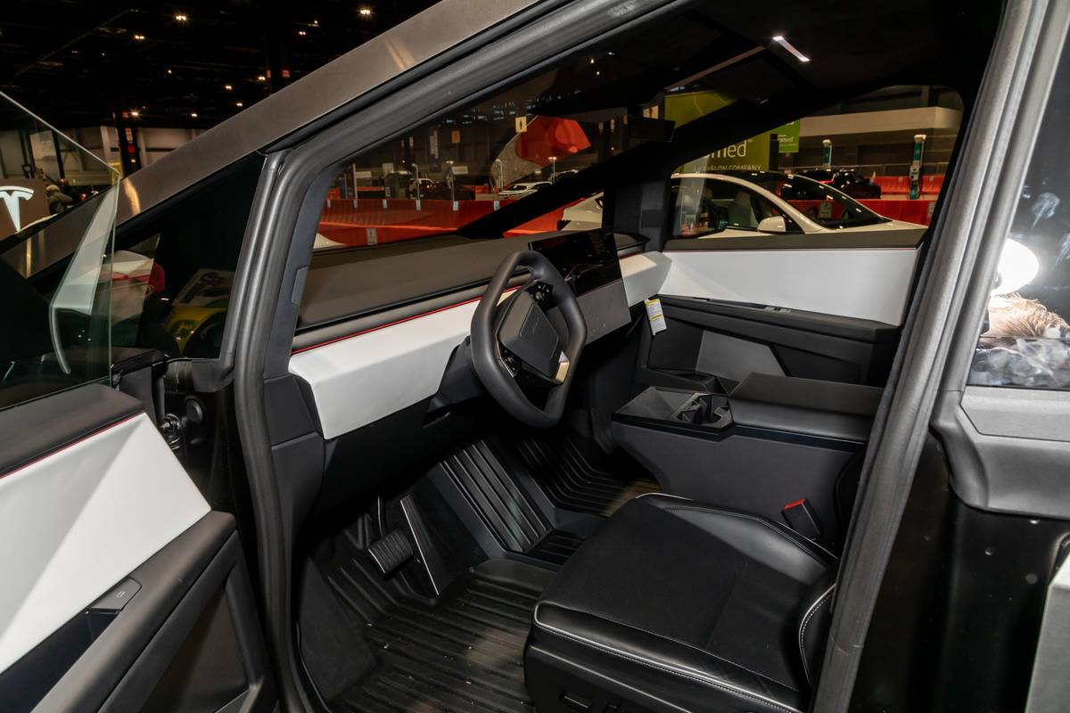 tesla cybertruck 2024 13 interior front row jpg