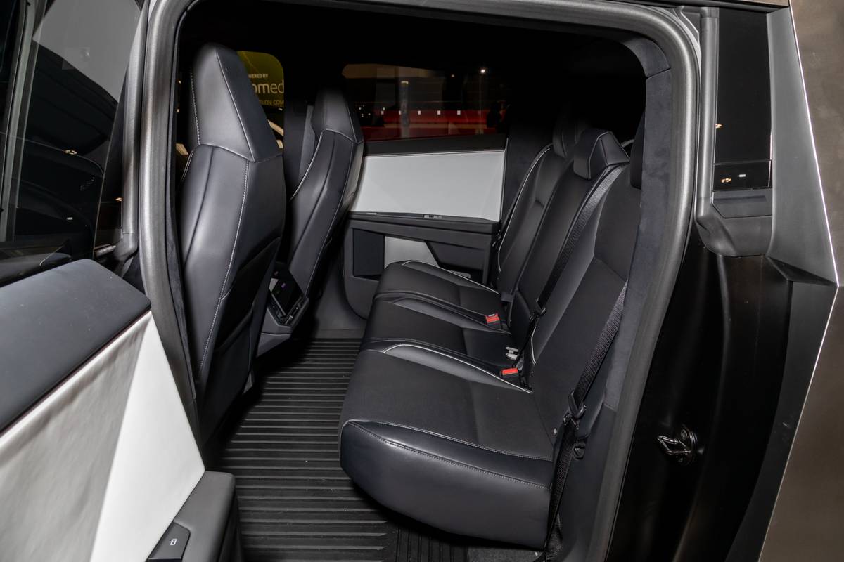 tesla cybertruck 2024 15 interior backseat jpg