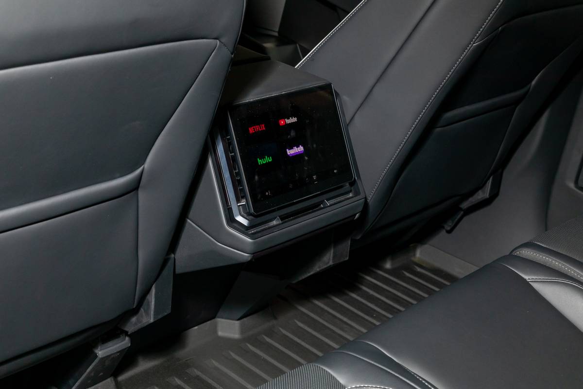 tesla cybertruck 2024 16 interior backseat jpg