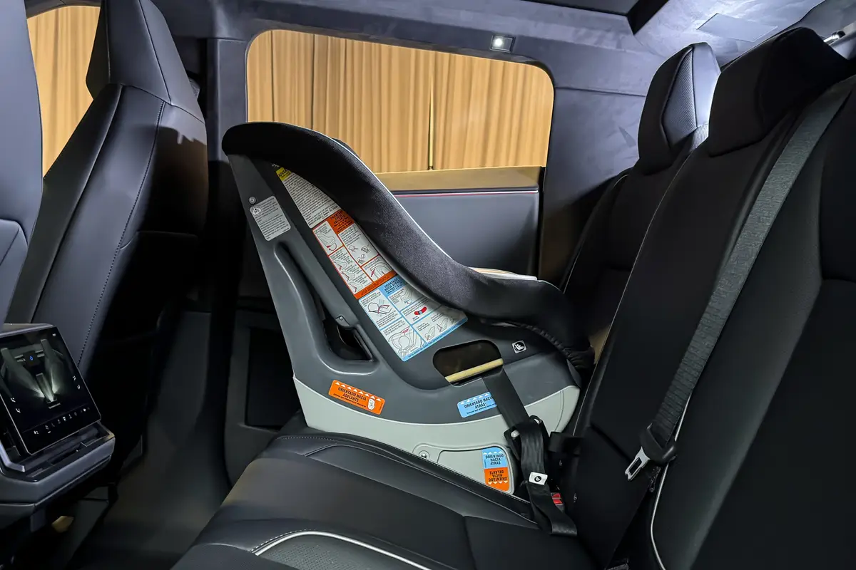 tesla cybertruck 2025 03 interior backseat car seat scaled jpg