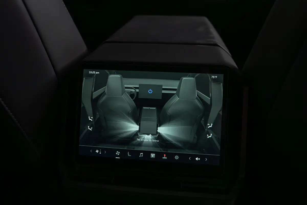 2025 Tesla Cybertruck
