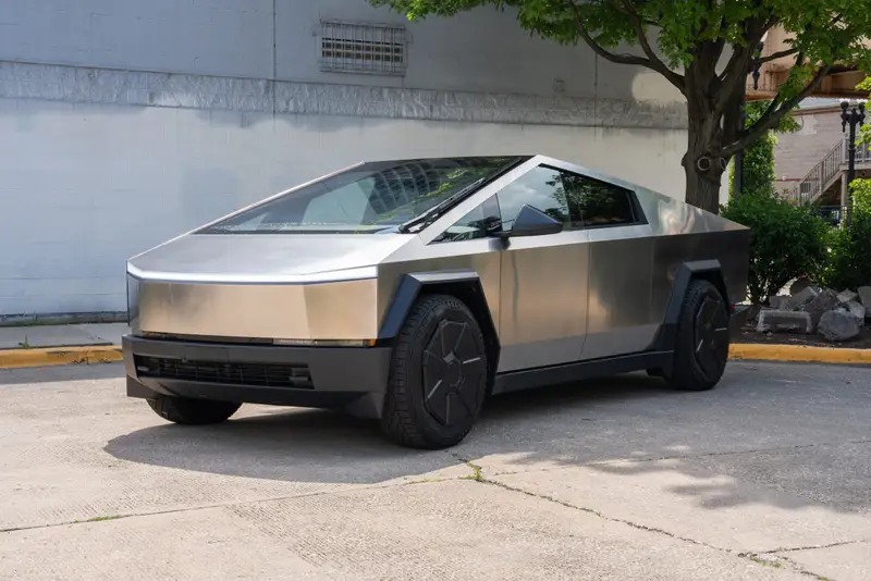 tesla-cybertruck-2025-33-exterior-front-angle