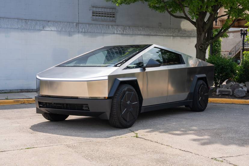 tesla-cybertruck-2025-33-exterior-front-angle