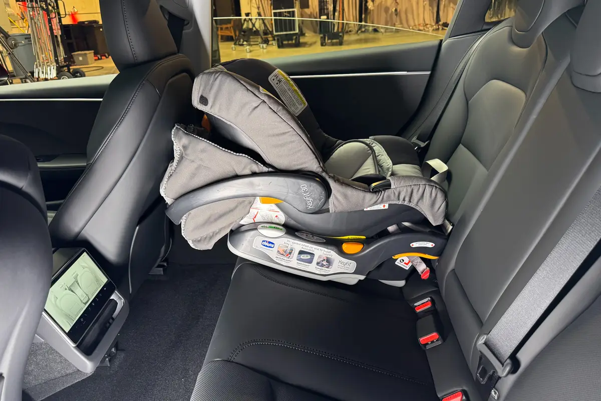 tesla model 3 2025 interior csc 03 jpg