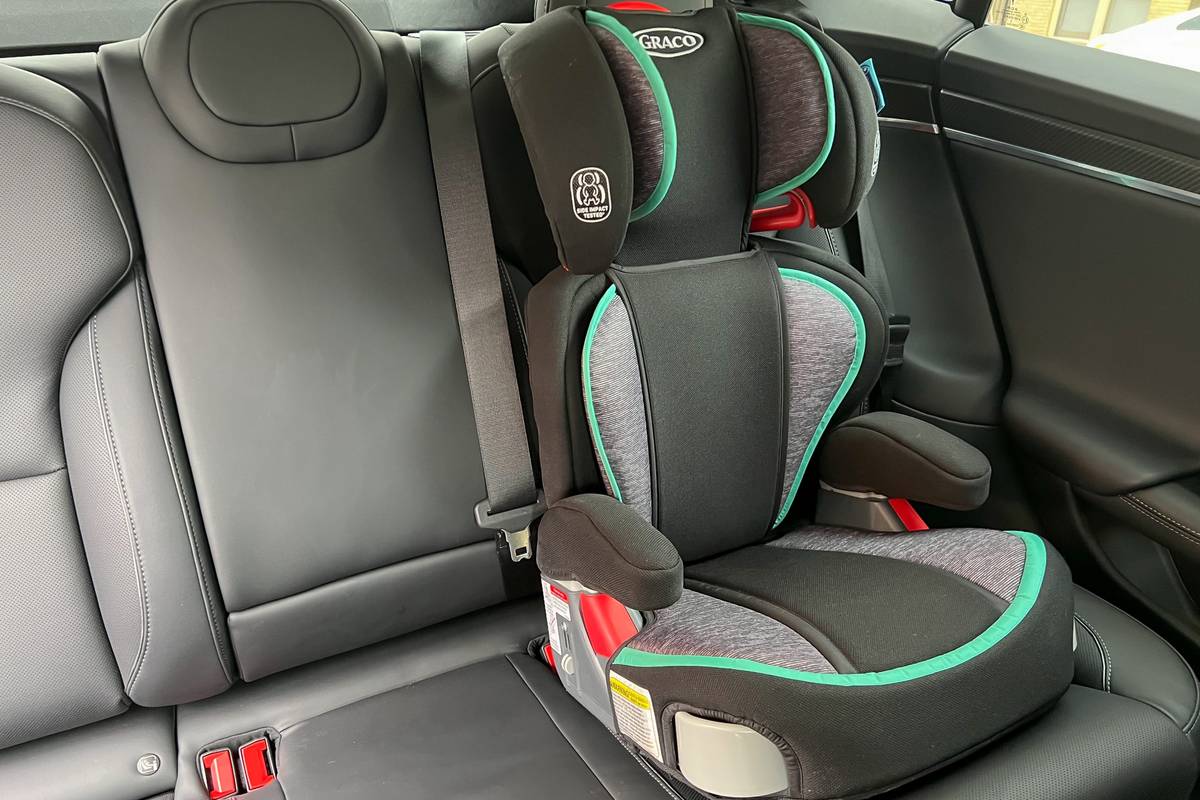 tesla-model-s-2022-02-interior-car-seat-backseat