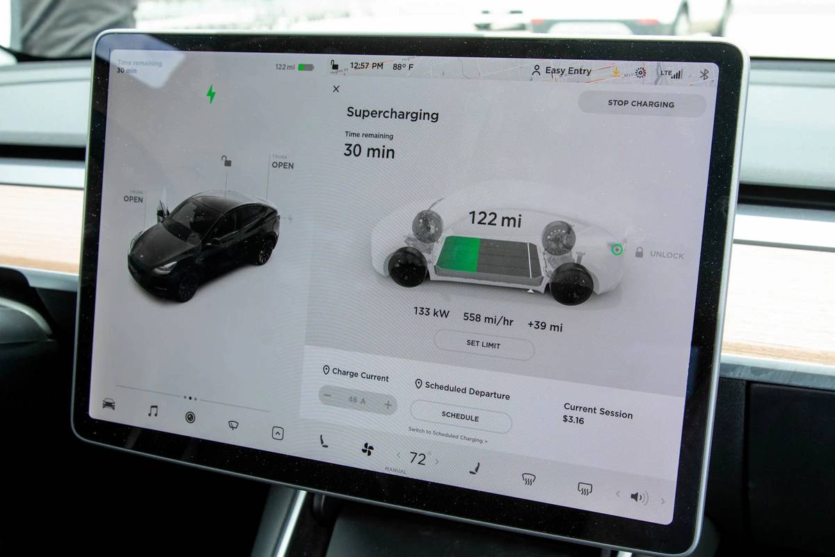 Tesla Model Y: interior, dashboard & infotainment