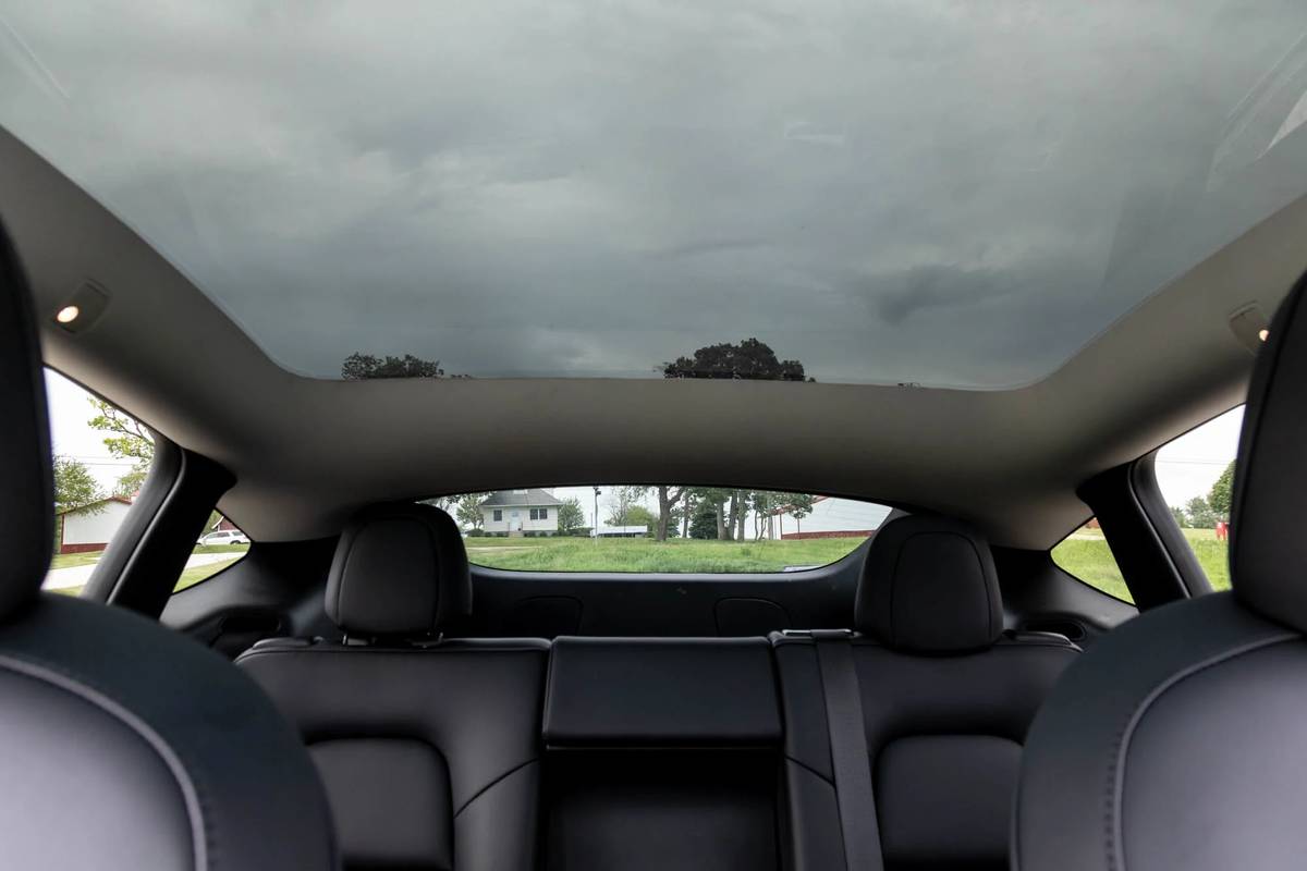 tesla model y 2021 38 interior  rear visibility  sunroof jpg