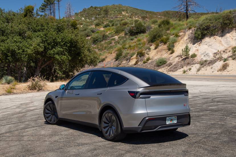 tesla-model-y-l-2027-10-exterior-rear-angle