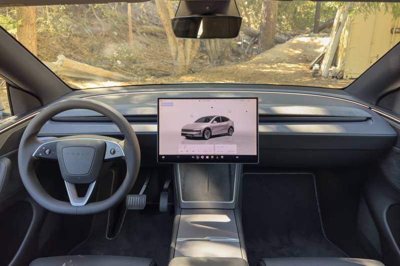 tesla-model-y-l-2027-13-interior-front-row