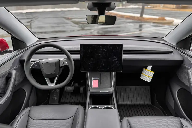 tesla-model-y-launch-edition-2026-13-interior-front-row