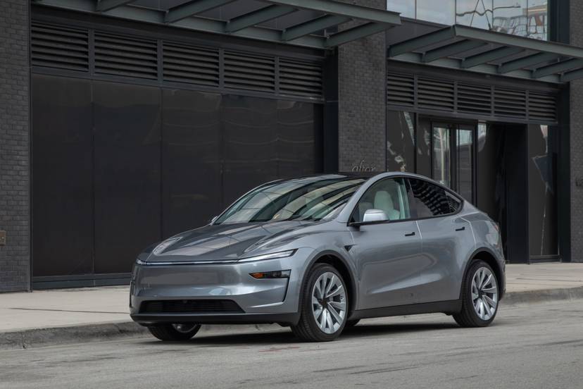 tesla-model-y-long-range-awd-2025-02-exterior-front-angle