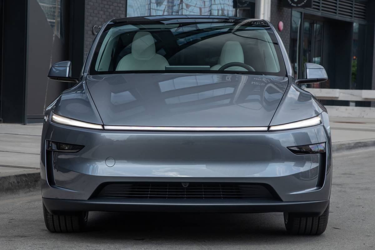 tesla model y long range awd 2025 03 exterior front scaled jpg