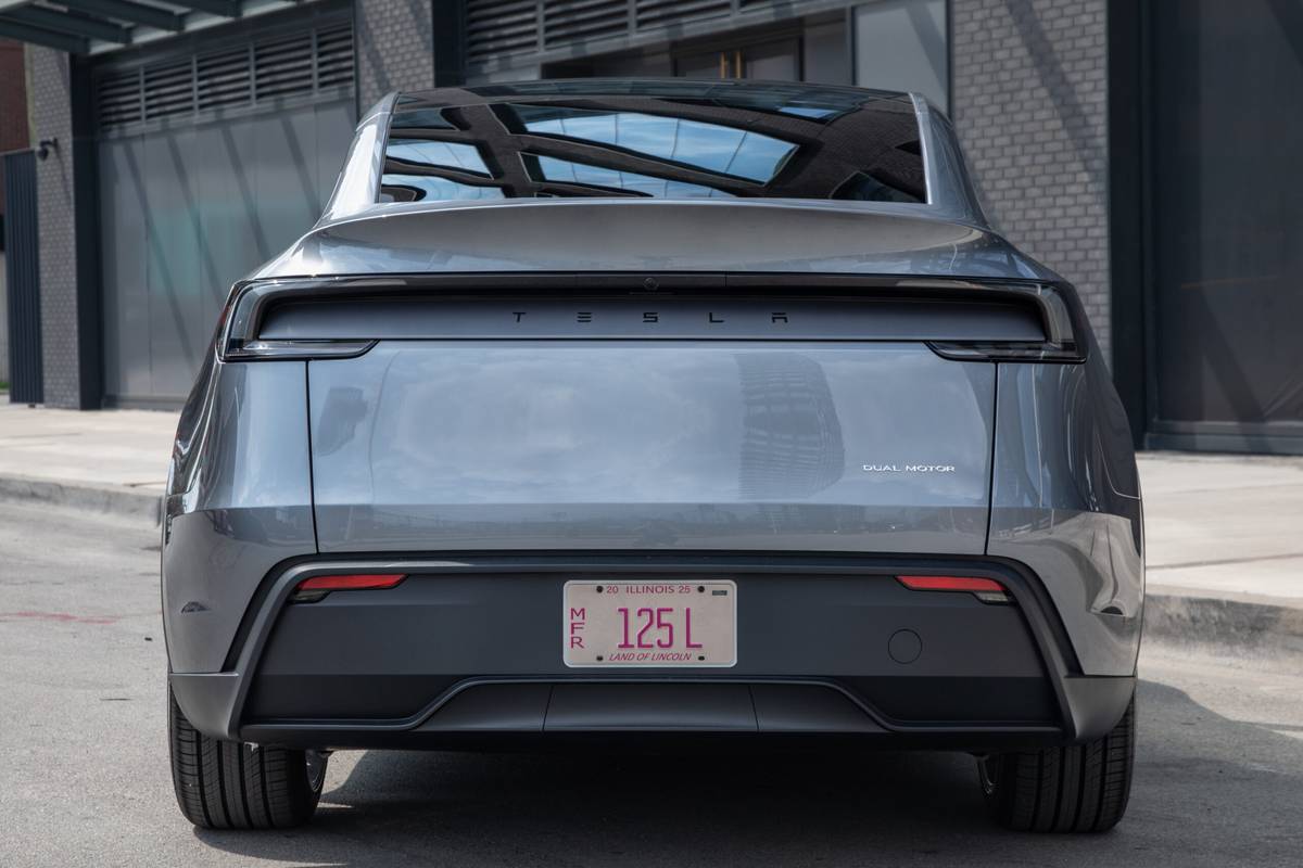 tesla model y long range awd 2025 15 exterior rear scaled jpg