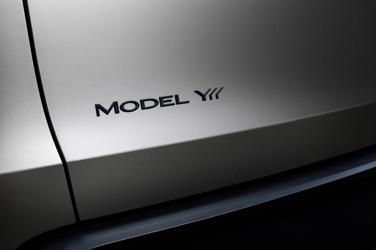 tesla model yl 2026 exterior oem 01 jpg