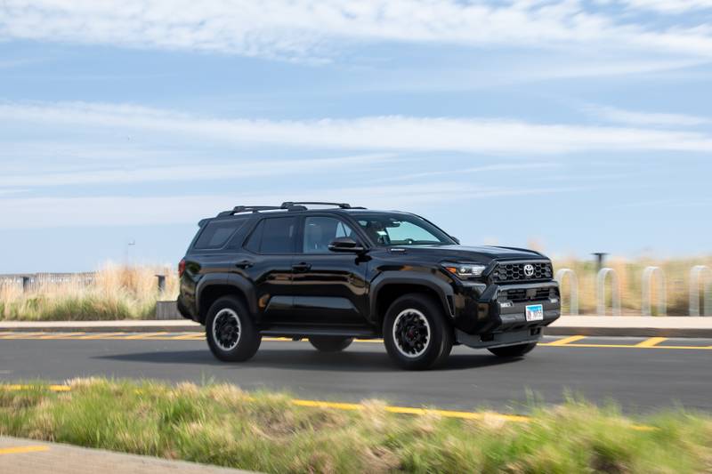 toyota-4runner-2025-03-exterior-dynamic-front-angle-black