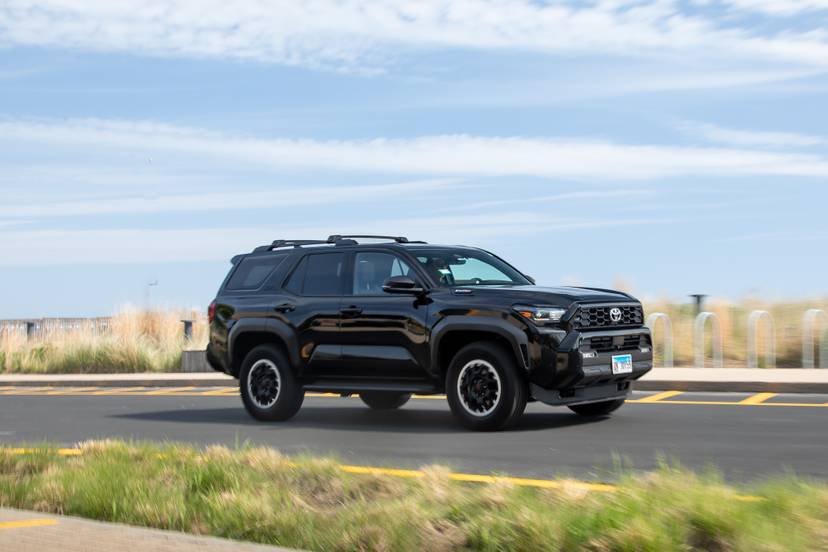 toyota-4runner-2025-03-exterior-dynamic-front-angle-black