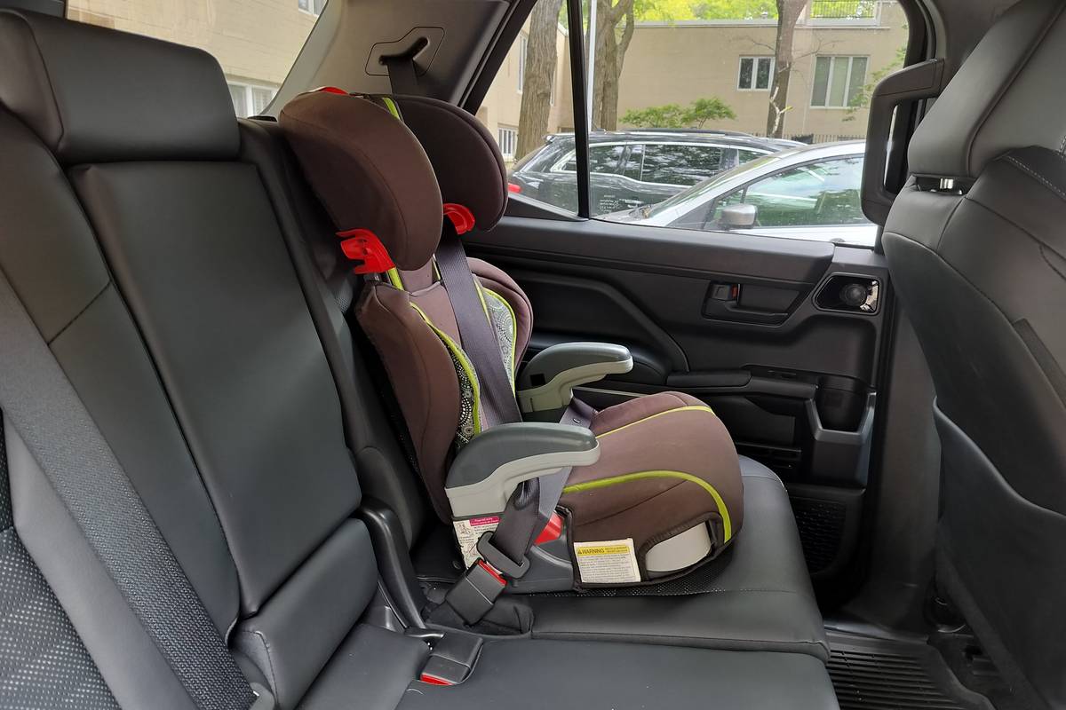 toyota 4runner 2025 interior csc 03 jpg