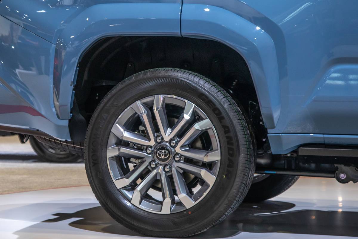 toyota 4runner 4wd limited 2026 07 exterior wheel cas jpg